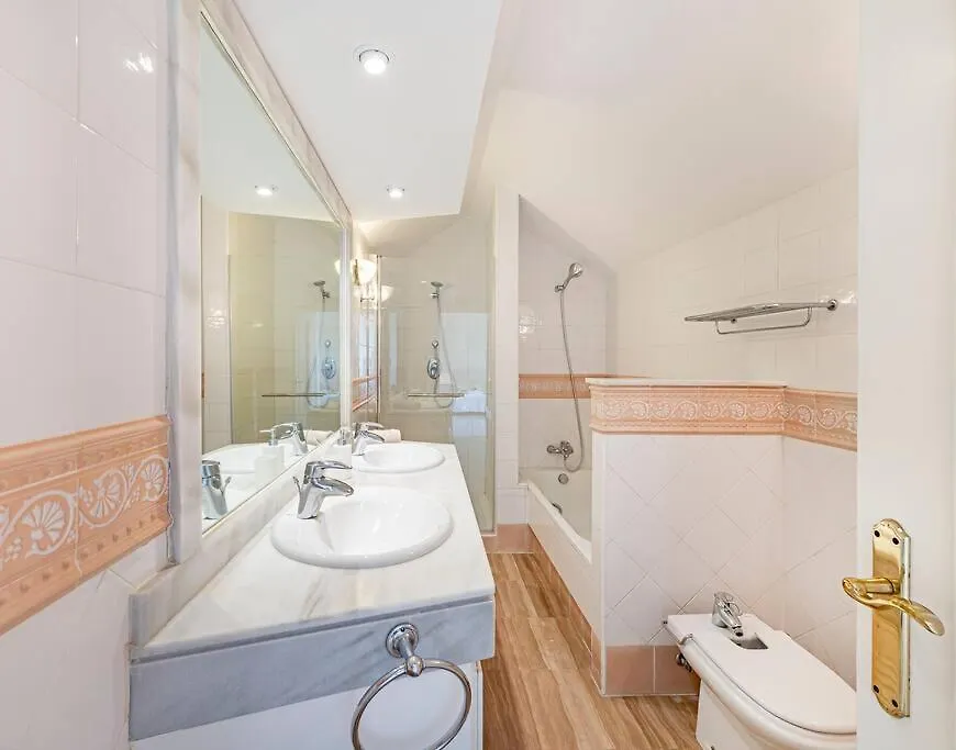 Amazing 4Br Apart. Parking, Pool, Close To The Sea Marbella 0*,  Spain