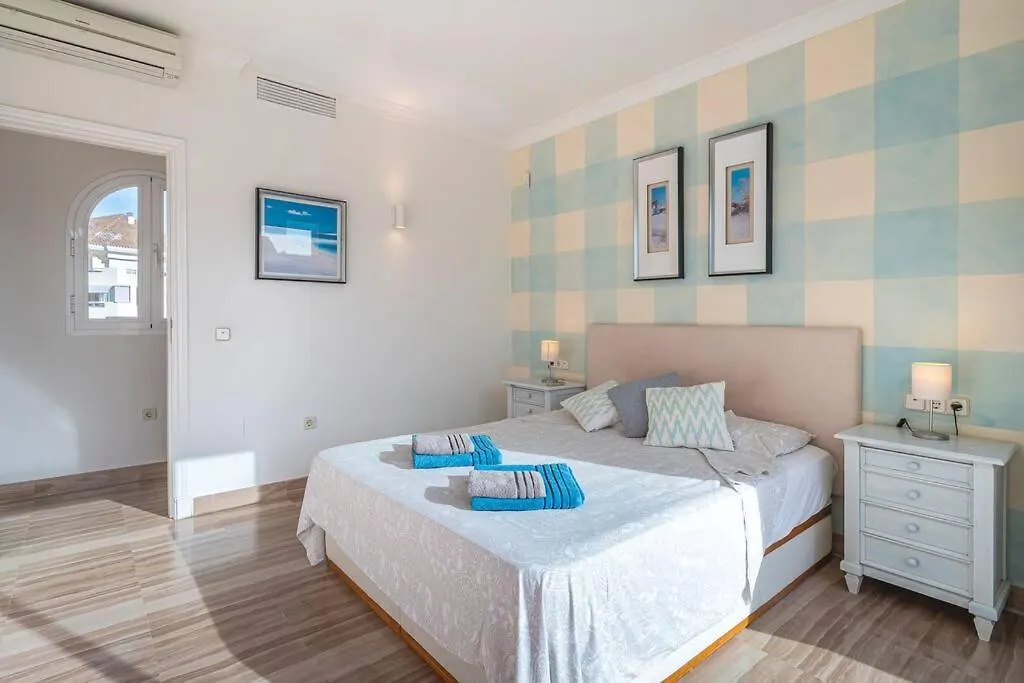Apartment Amazing 4Br Apart. Parking, Pool, Close To The Sea Marbella
