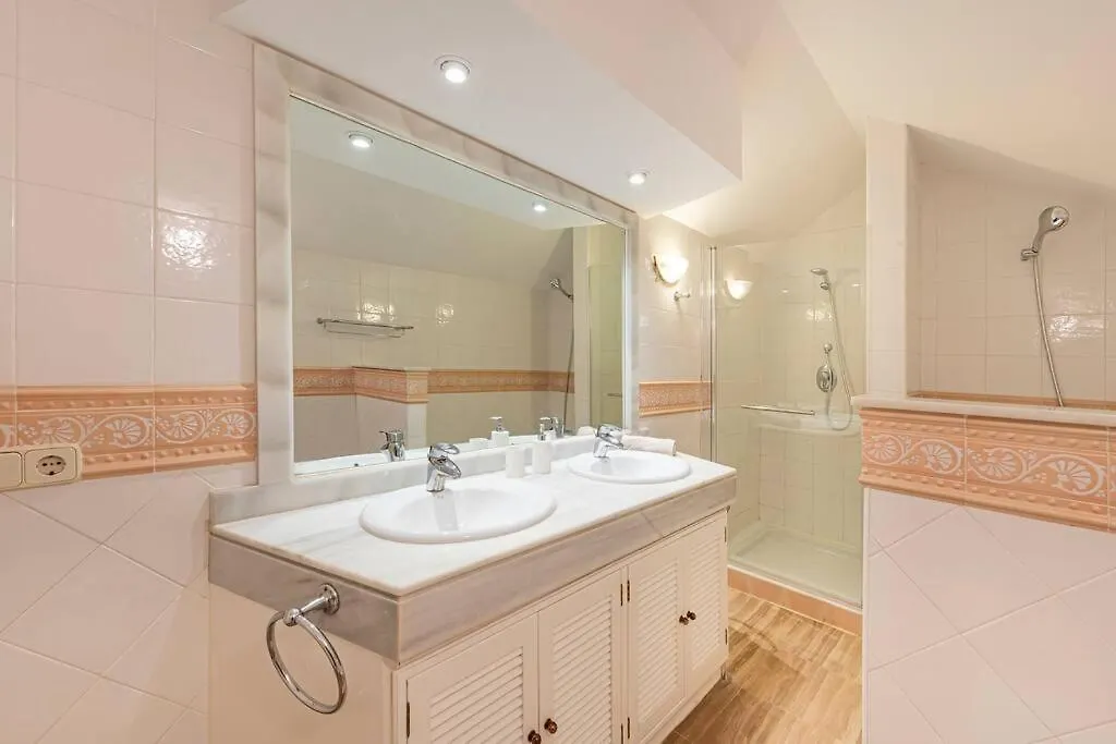 Amazing 4Br Apart. Parking, Pool, Close To The Sea Marbella Apartment