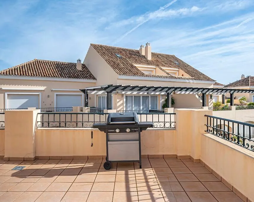 Apartment Amazing 4Br Apart. Parking, Pool, Close To The Sea Marbella
