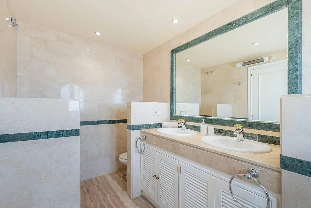 Apartment Amazing 4Br Apart. Parking, Pool, Close To The Sea Marbella